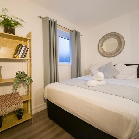Plenty Of Parking Available; 3 Bedroom Apartment By Property Promise Кардифф Экстерьер фото