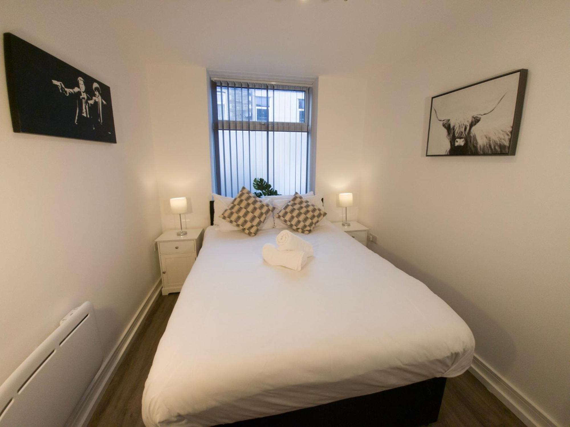 Plenty Of Parking Available; 3 Bedroom Apartment By Property Promise Кардифф Экстерьер фото