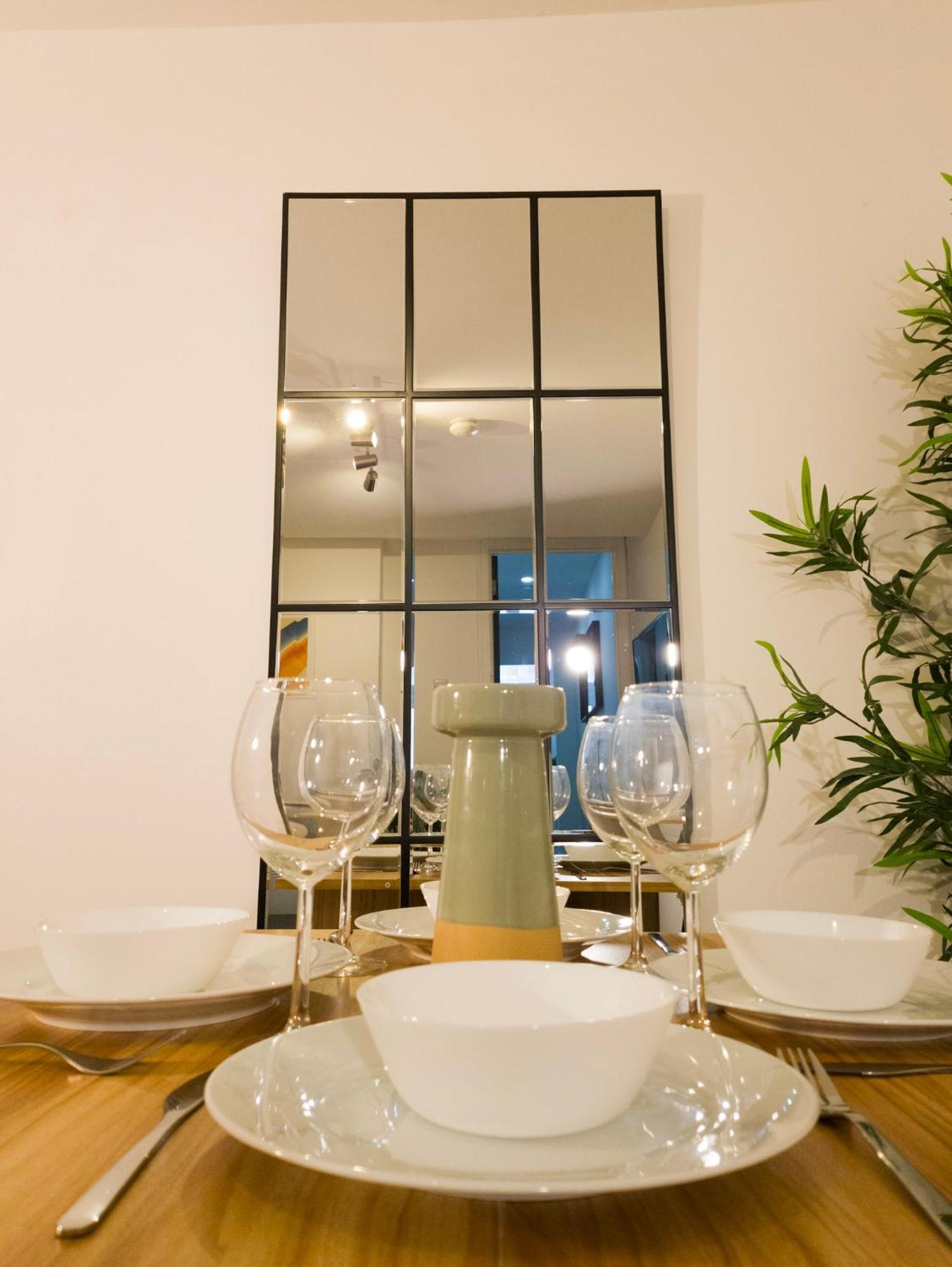 Plenty Of Parking Available; 3 Bedroom Apartment By Property Promise Кардифф Экстерьер фото