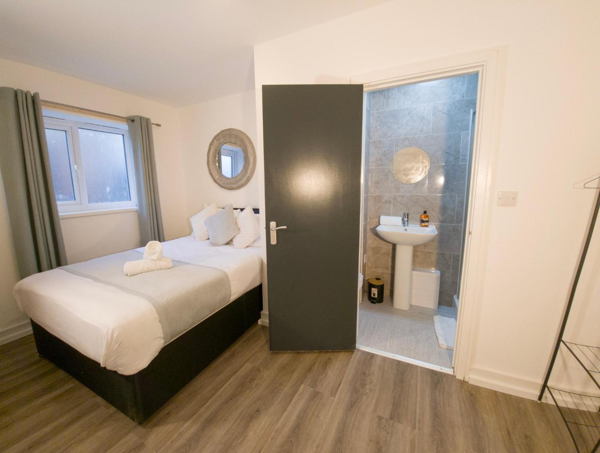 Plenty Of Parking Available; 3 Bedroom Apartment By Property Promise Кардифф Экстерьер фото
