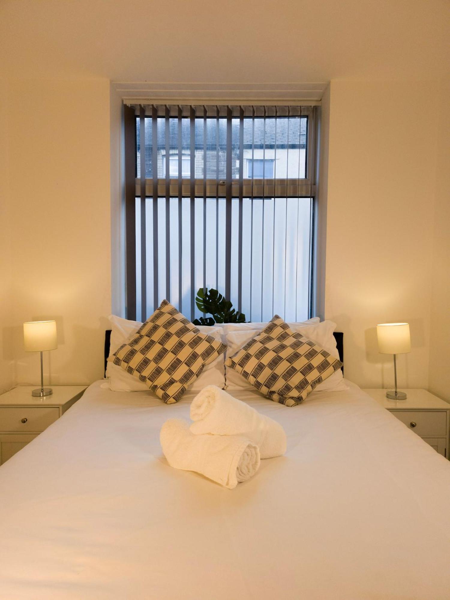 Plenty Of Parking Available; 3 Bedroom Apartment By Property Promise Кардифф Экстерьер фото