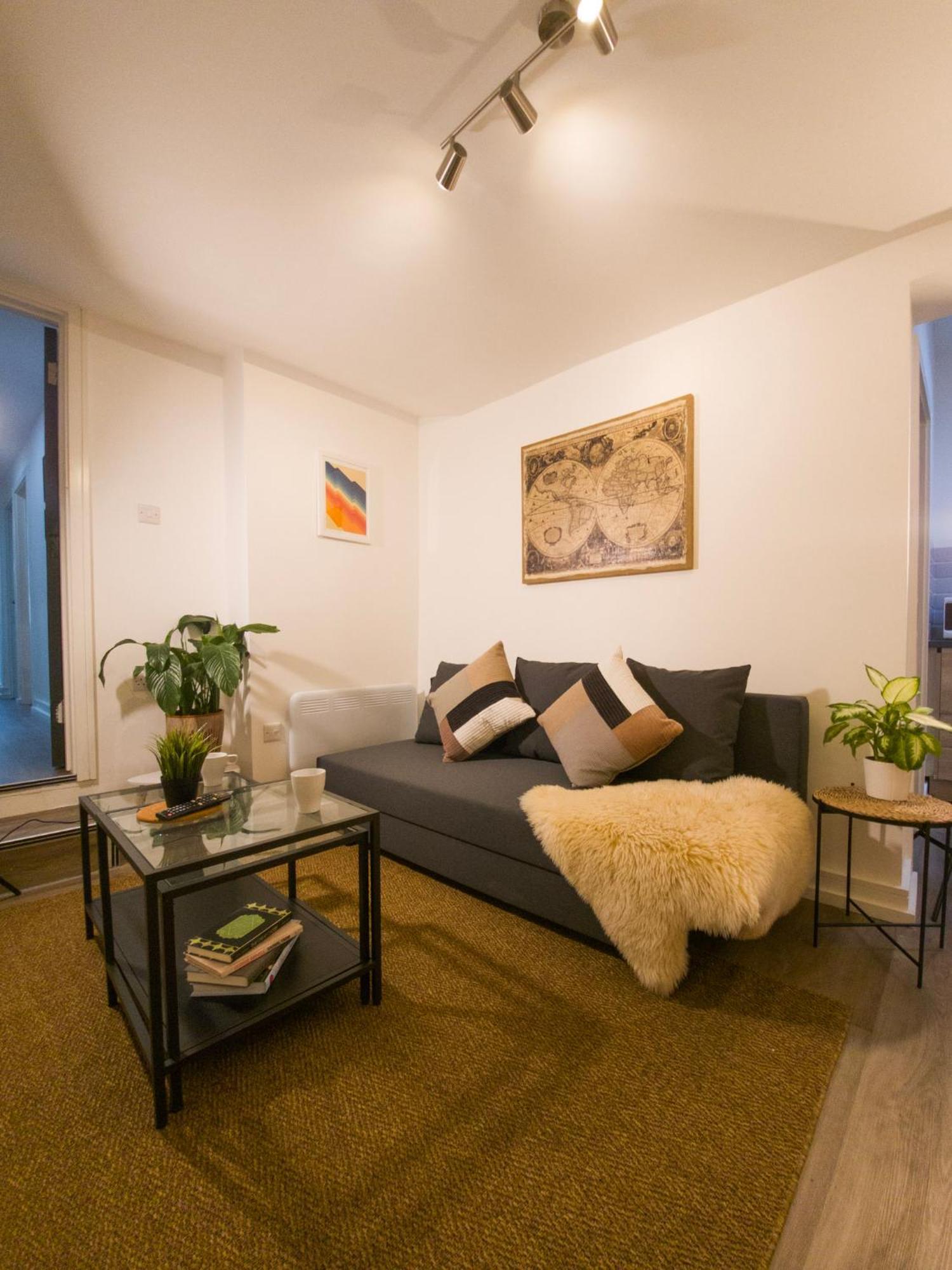 Plenty Of Parking Available; 3 Bedroom Apartment By Property Promise Кардифф Экстерьер фото