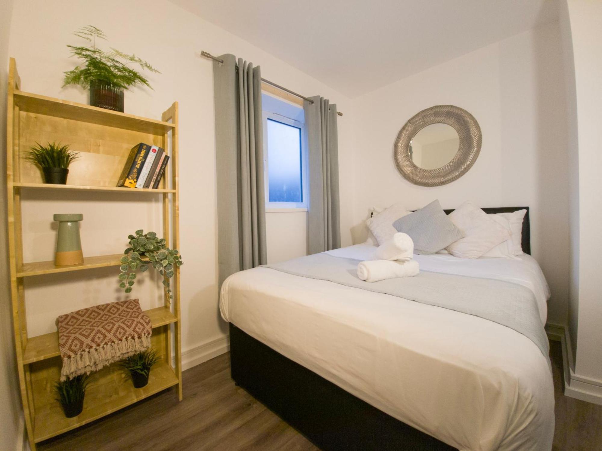 Plenty Of Parking Available; 3 Bedroom Apartment By Property Promise Кардифф Экстерьер фото
