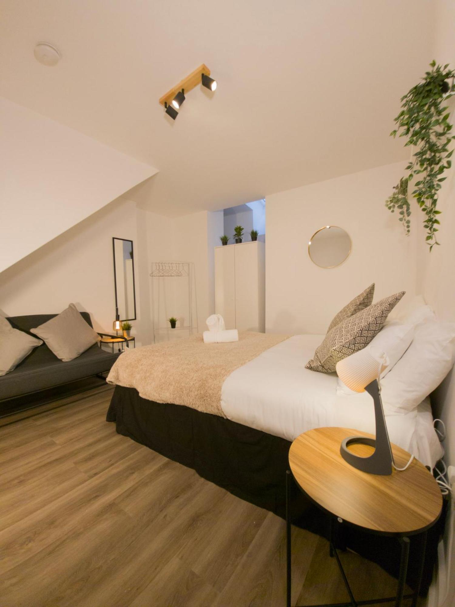 Plenty Of Parking Available; 3 Bedroom Apartment By Property Promise Кардифф Экстерьер фото