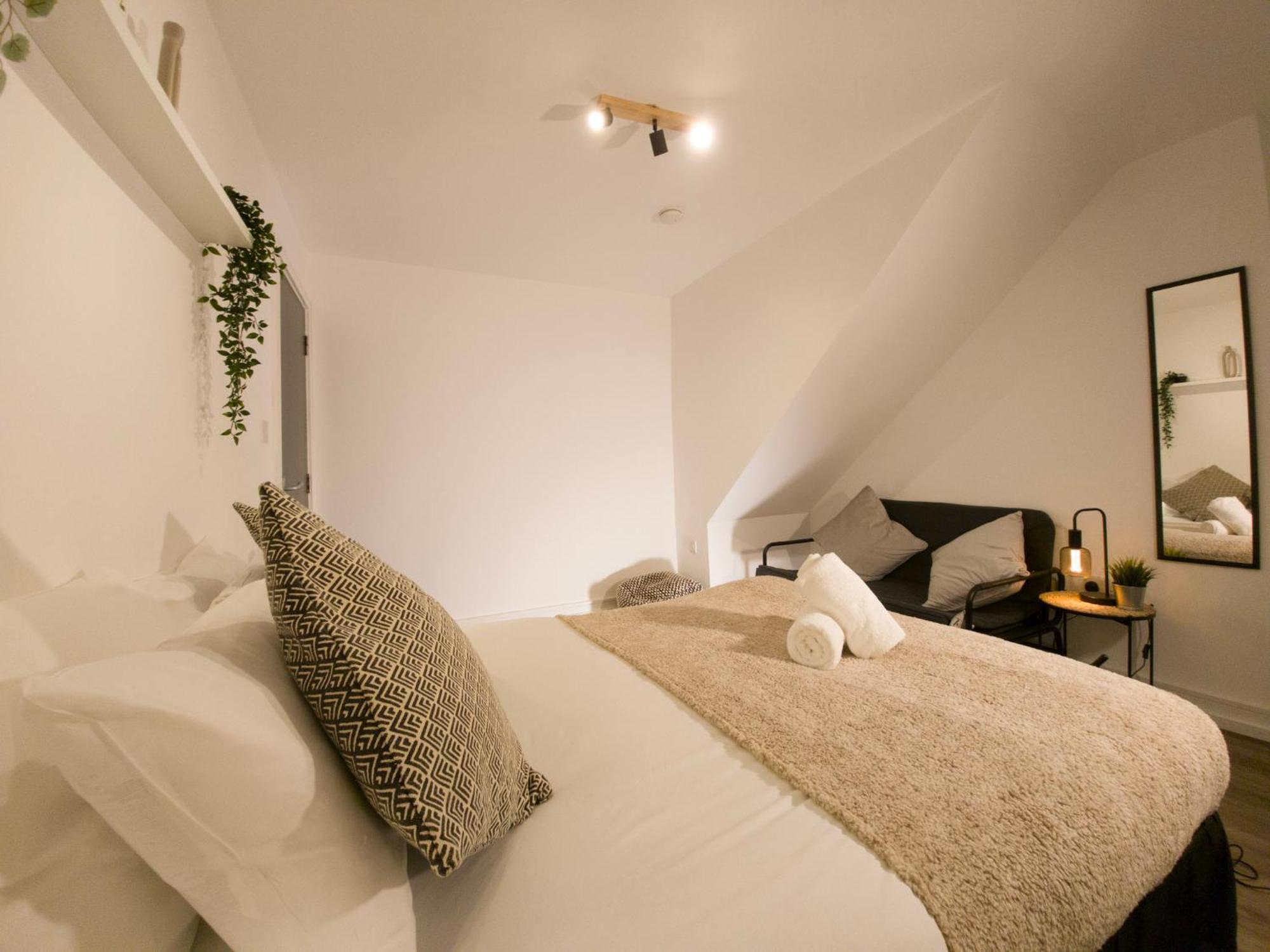 Plenty Of Parking Available; 3 Bedroom Apartment By Property Promise Кардифф Экстерьер фото
