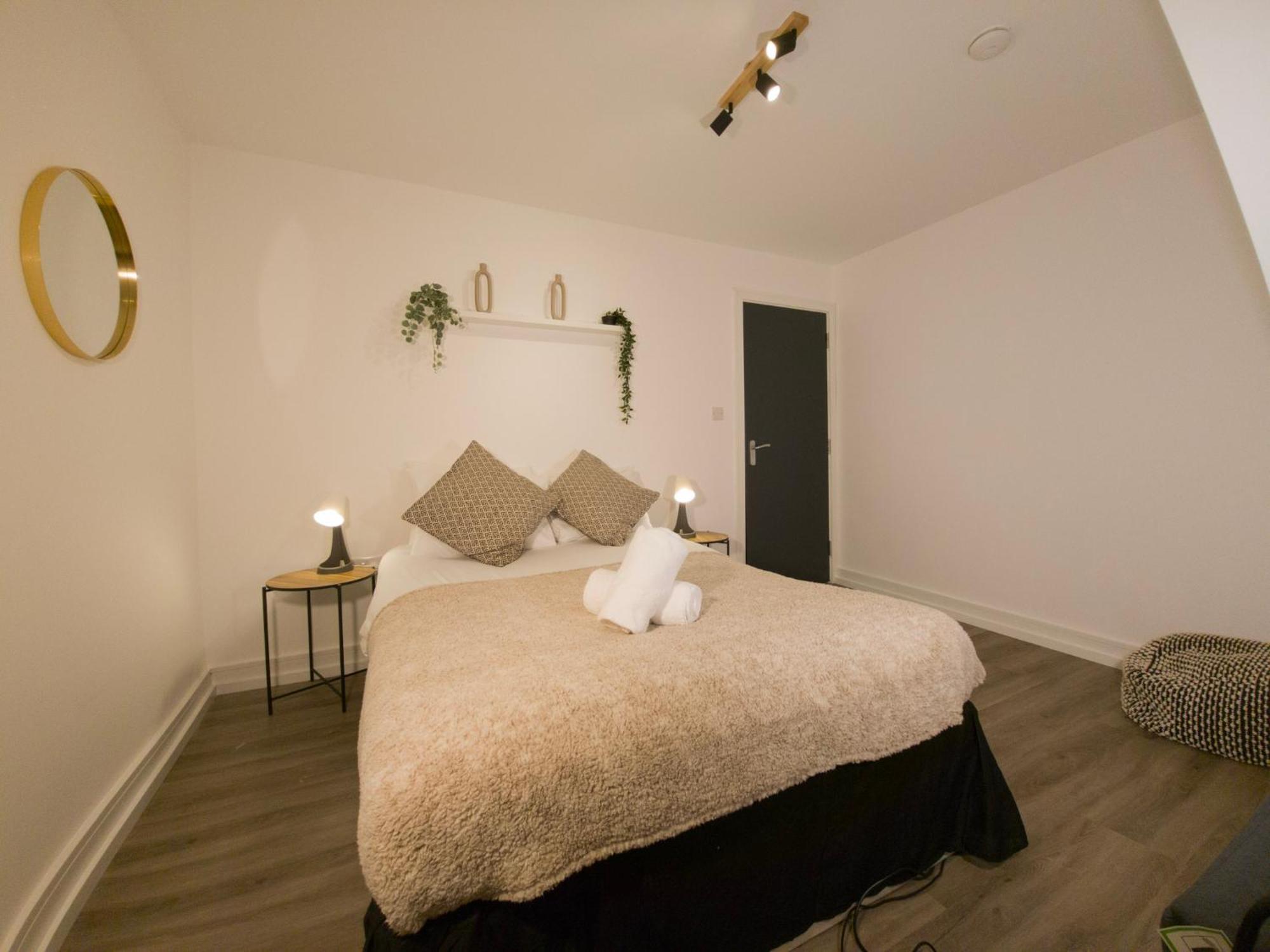Plenty Of Parking Available; 3 Bedroom Apartment By Property Promise Кардифф Экстерьер фото