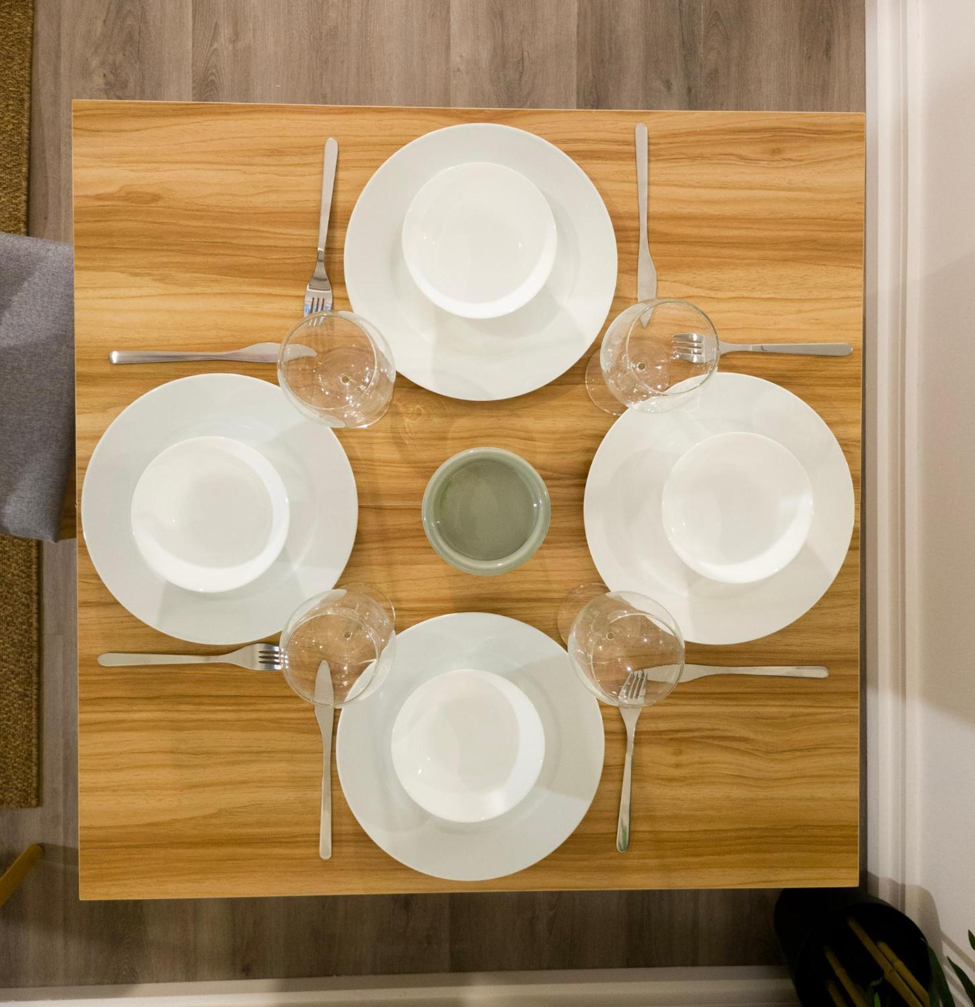 Plenty Of Parking Available; 3 Bedroom Apartment By Property Promise Кардифф Экстерьер фото