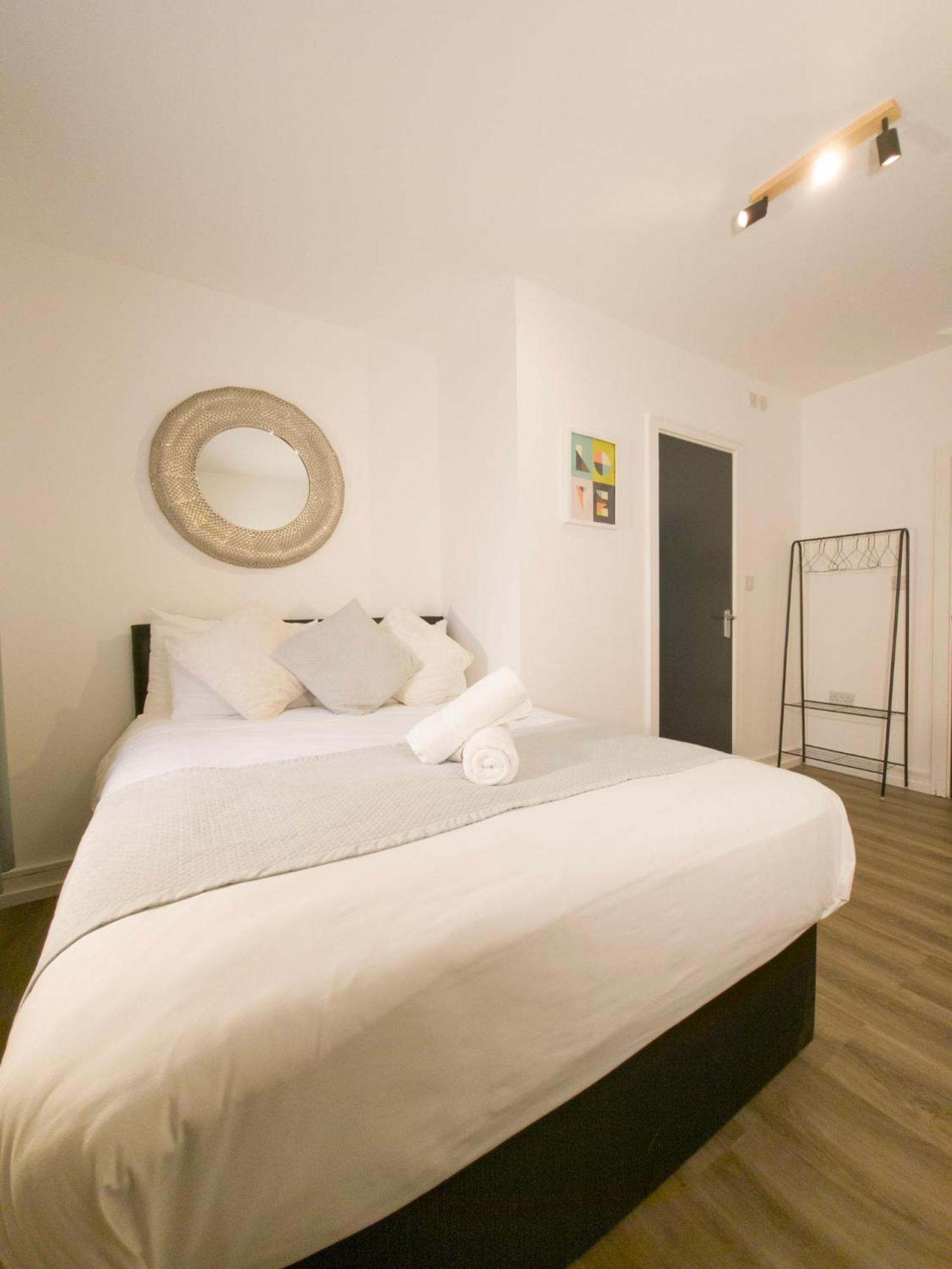 Plenty Of Parking Available; 3 Bedroom Apartment By Property Promise Кардифф Экстерьер фото